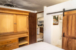 8 Room 9 DSC09647